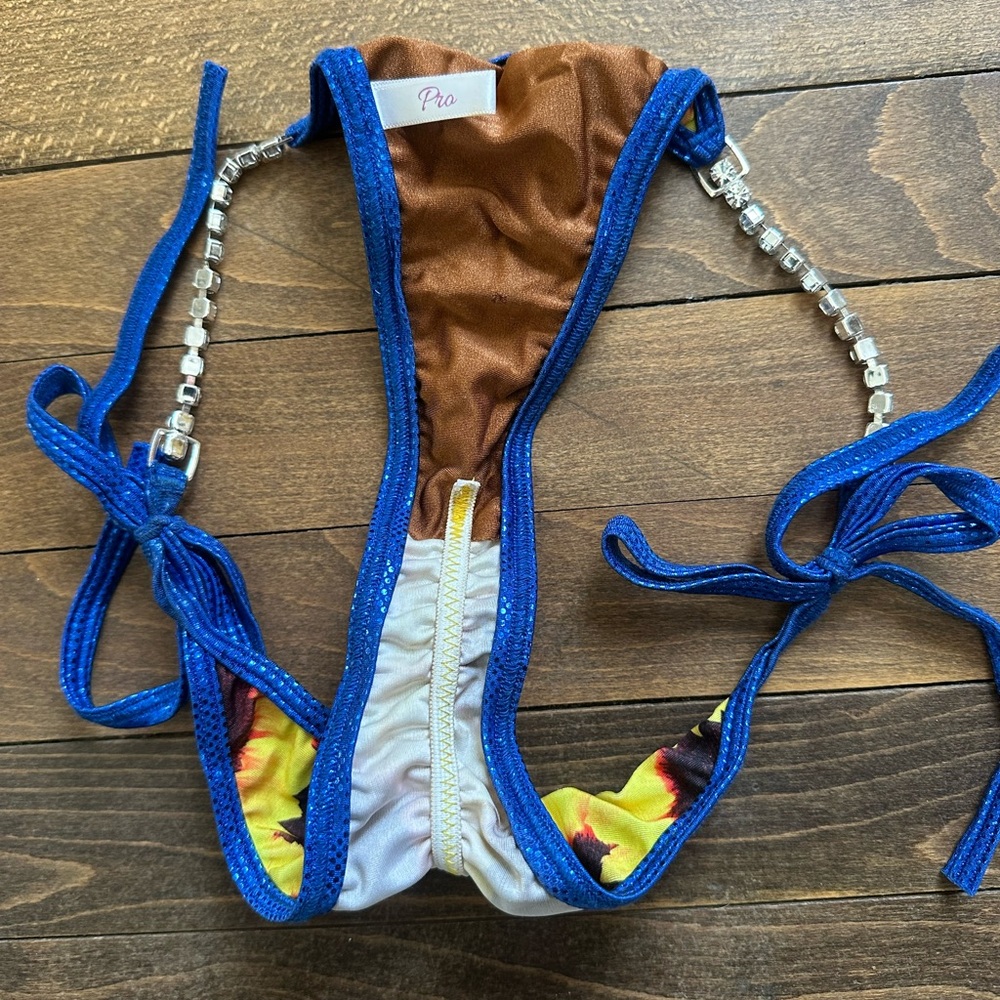 ACB Posing Suit - Medium top/pro bottom - Picture 7 of 7